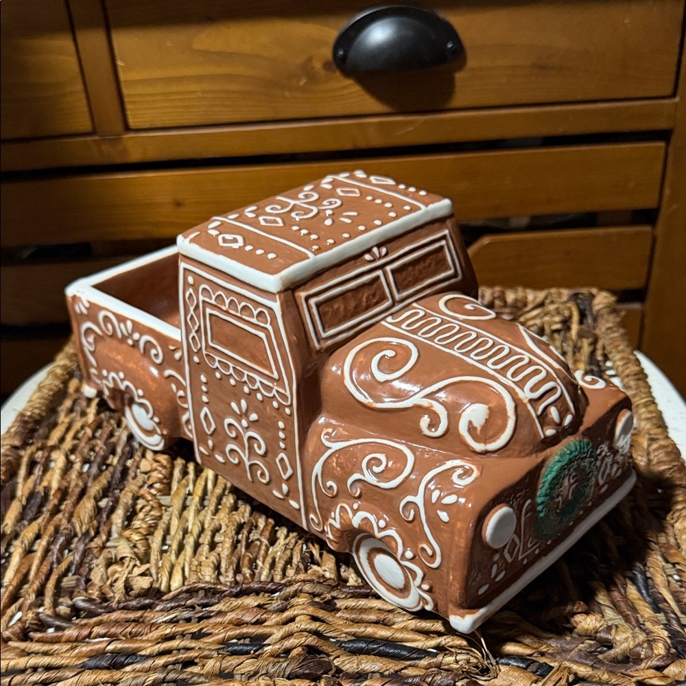 Pottery Barn Gingerbread Truck BN Please Read